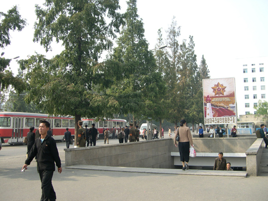 Съёмка на выходе из метро, 2004 год